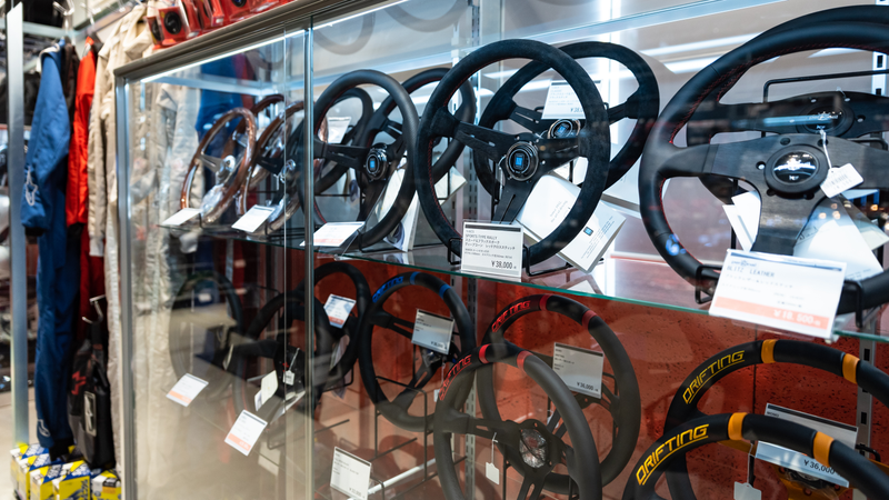 Illustration for article titled A Look Inside Autobacs: Japan's Fascinating Auto Parts Megastore